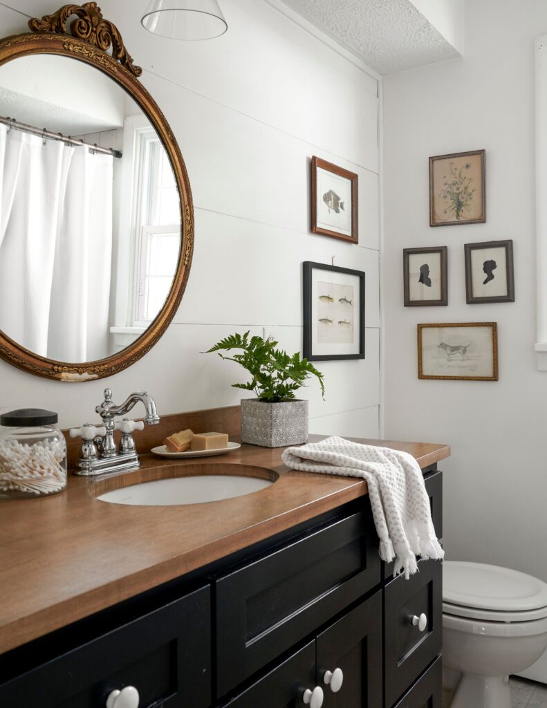 23 Chic Half Bathroom Wall Decor Ideas to Transform Your Space