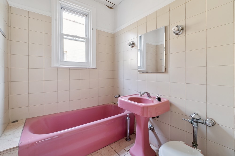 Images Of Bathrooms With Mirrors Sinks Bathtubs And Showers